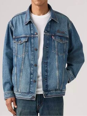 Levi's Men’s Relaxed Fit Classic Blue Denim Trucker Jacket